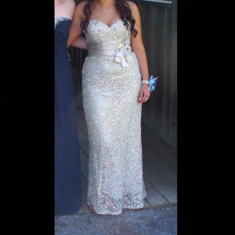 Formal dress! - Picture 4 of 4